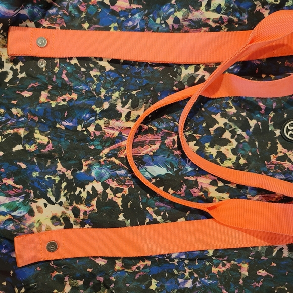 Lululemon blue print bag GUC - Picture 5 of 8